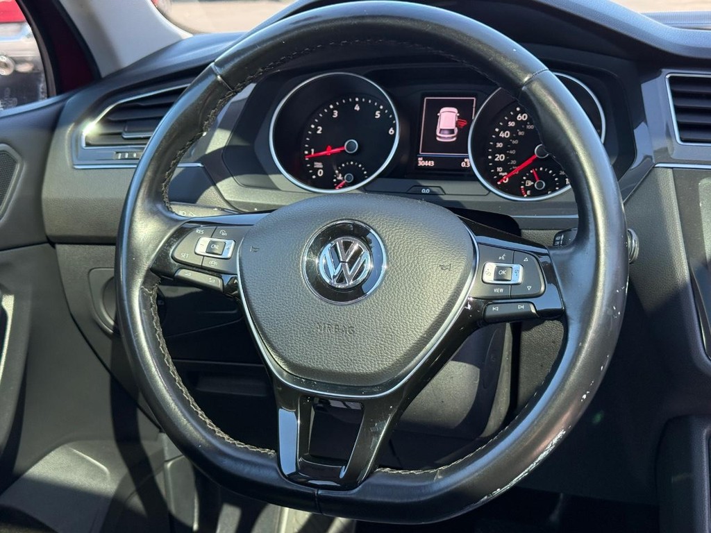 Volkswagen Tiguan Vehicle Full-screen Gallery Image 14