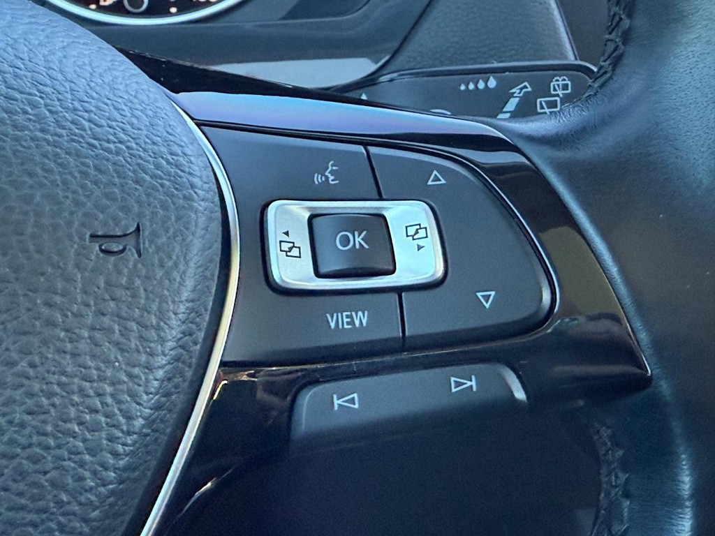 Volkswagen Tiguan Vehicle Full-screen Gallery Image 16