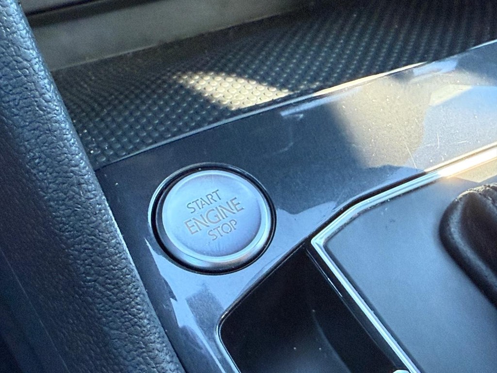 Volkswagen Tiguan Vehicle Full-screen Gallery Image 21