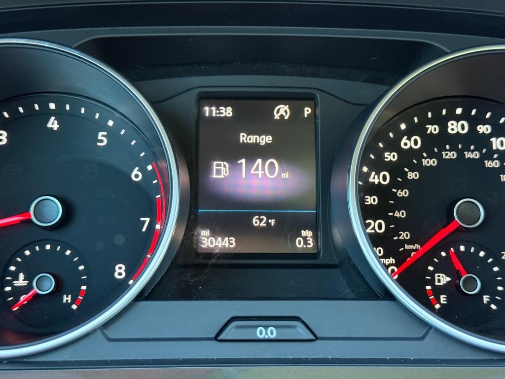 Volkswagen Tiguan Vehicle Full-screen Gallery Image 23