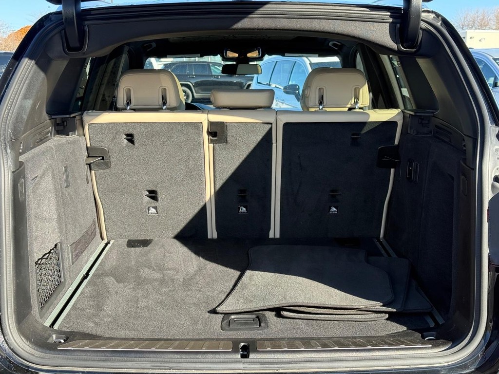 BMW X3 Vehicle Full-screen Gallery Image 07