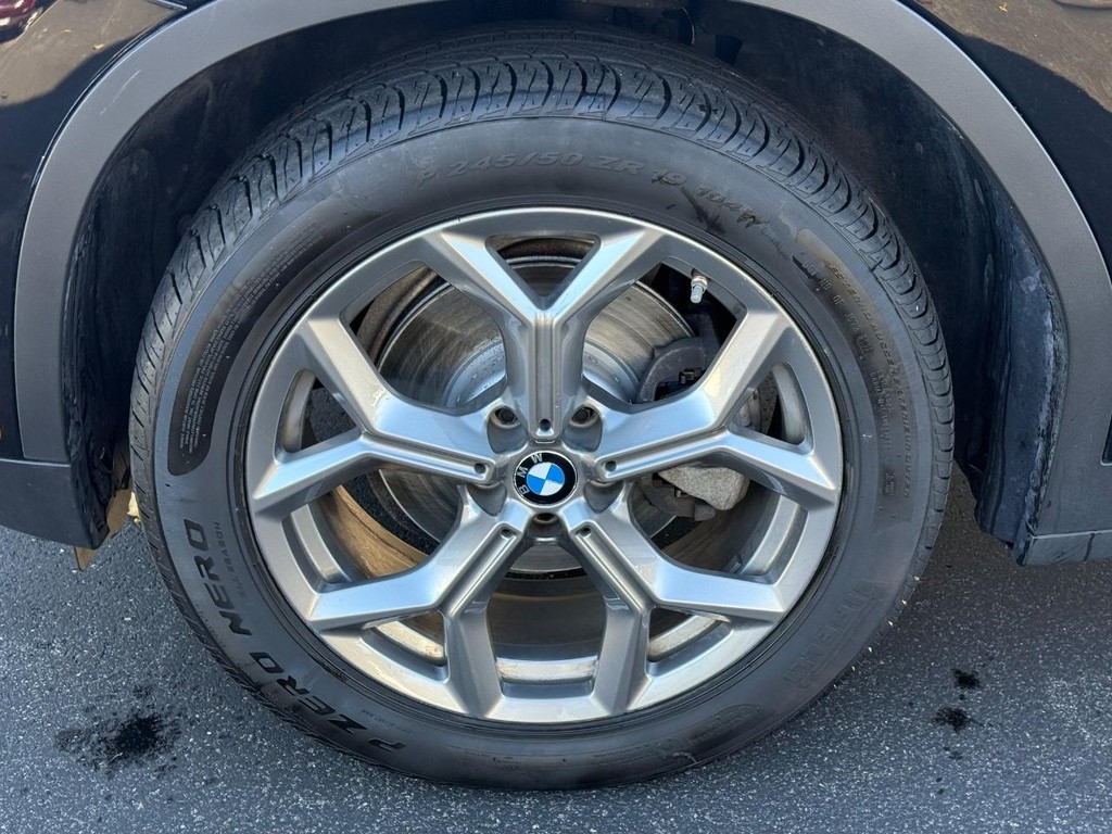 BMW X3 Vehicle Full-screen Gallery Image 08