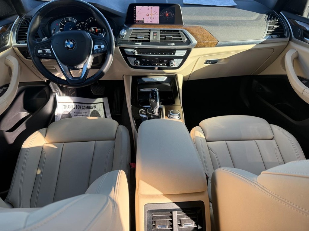 BMW X3 Vehicle Full-screen Gallery Image 13