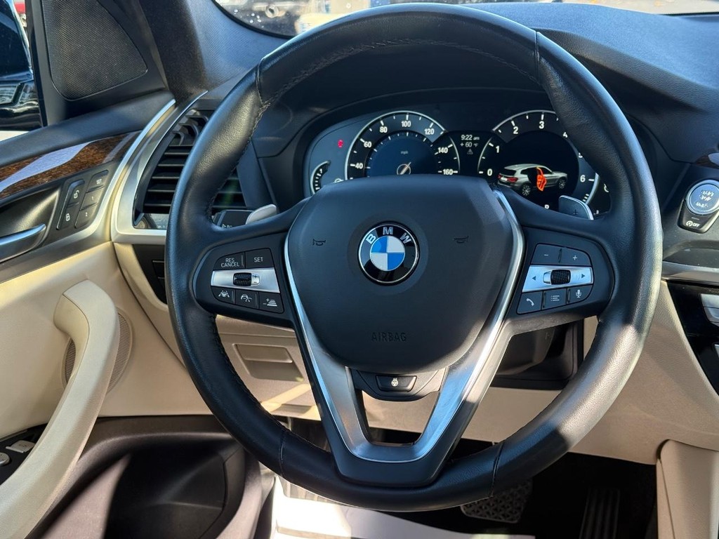 BMW X3 Vehicle Full-screen Gallery Image 14