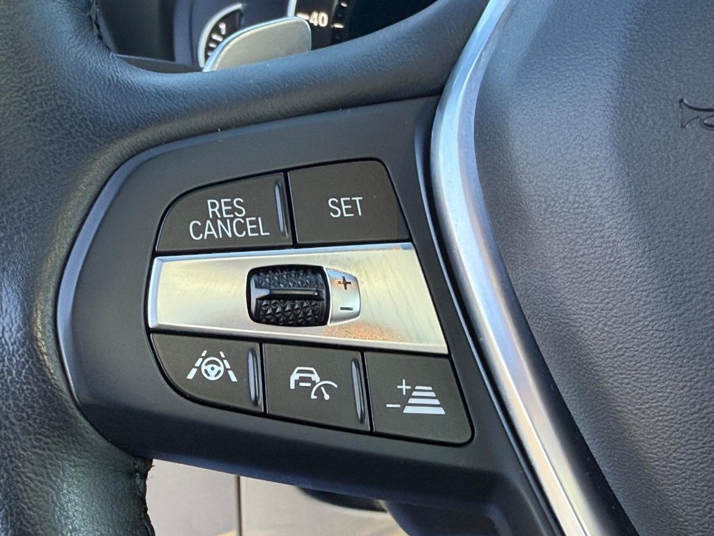 BMW X3 Vehicle Full-screen Gallery Image 15