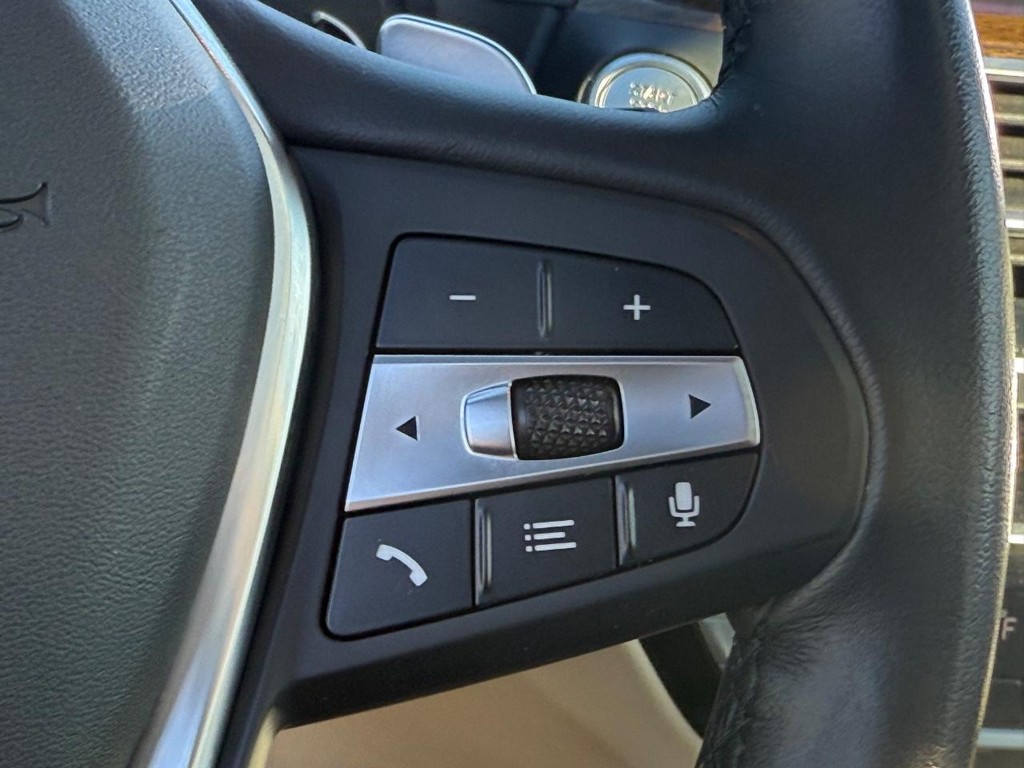 BMW X3 Vehicle Full-screen Gallery Image 16