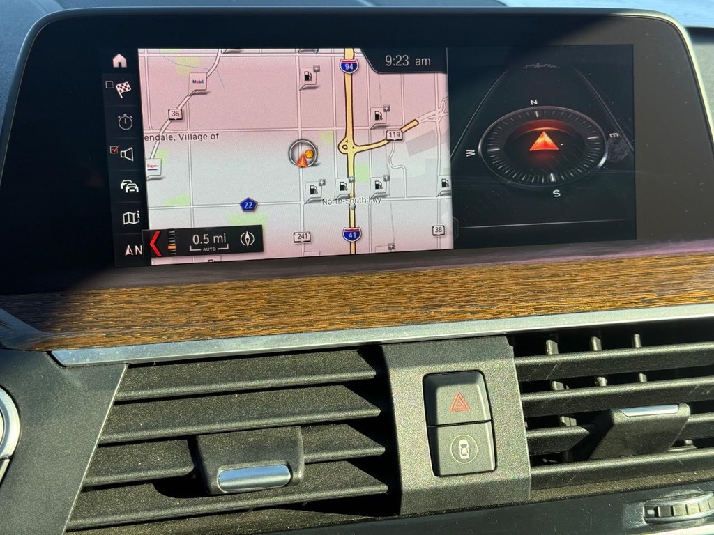 BMW X3 Vehicle Full-screen Gallery Image 17