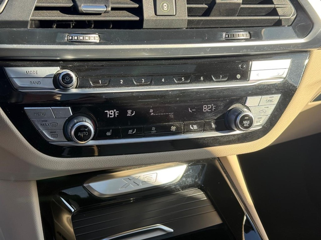 BMW X3 Vehicle Full-screen Gallery Image 20