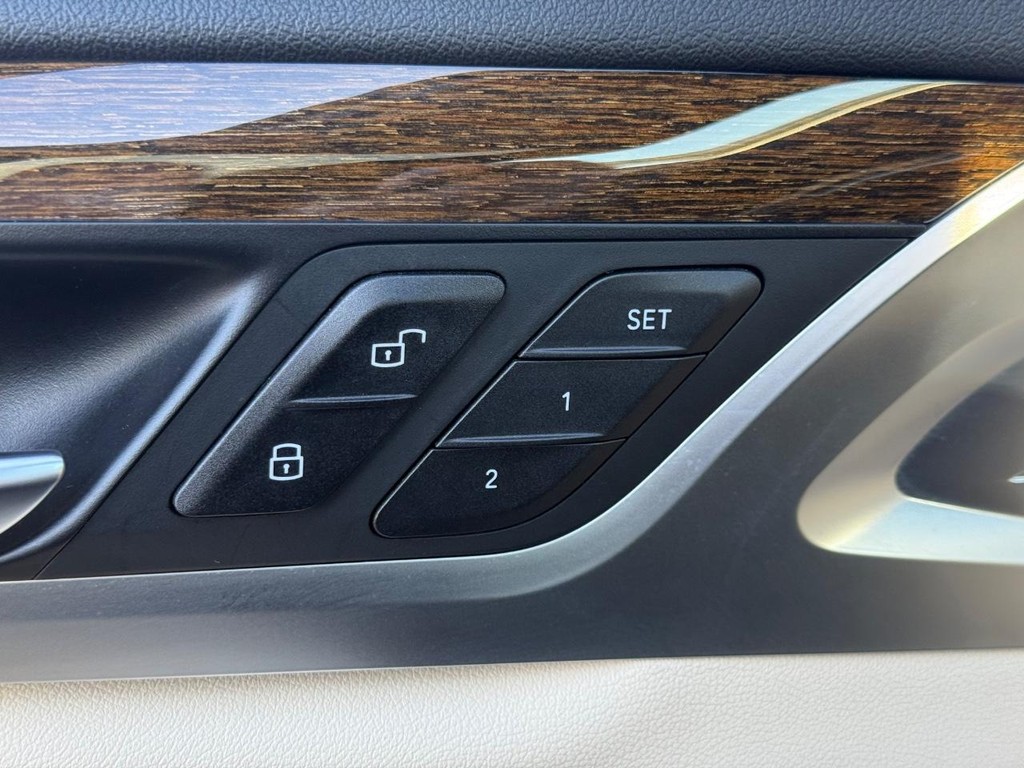 BMW X3 Vehicle Full-screen Gallery Image 27