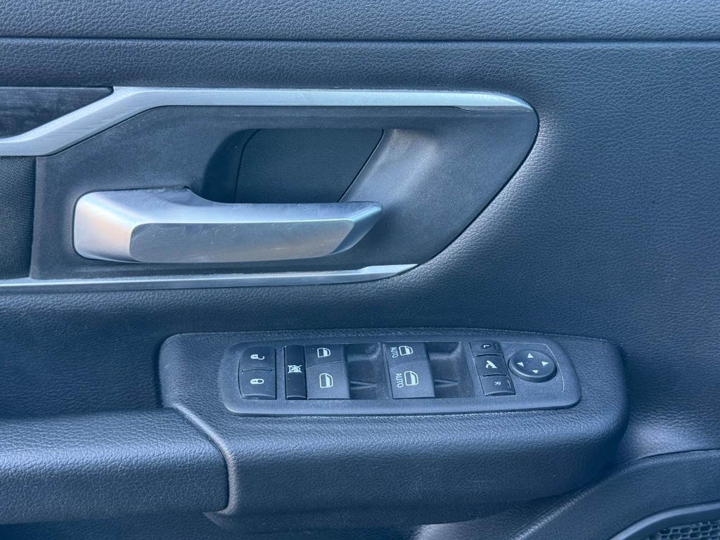 Ram 1500 Vehicle Full-screen Gallery Image 24