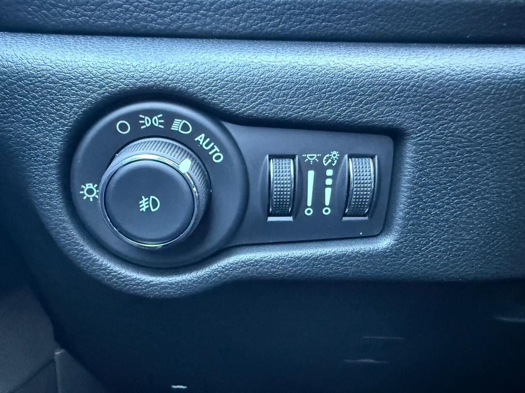 Chrysler Pacifica Vehicle Full-screen Gallery Image 25