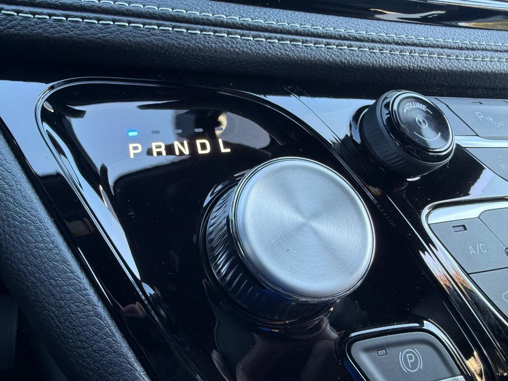 Chrysler Pacifica Vehicle Full-screen Gallery Image 27