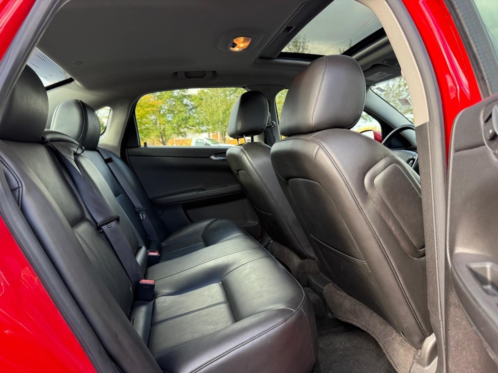 Chevrolet Impala Vehicle Full-screen Gallery Image 10