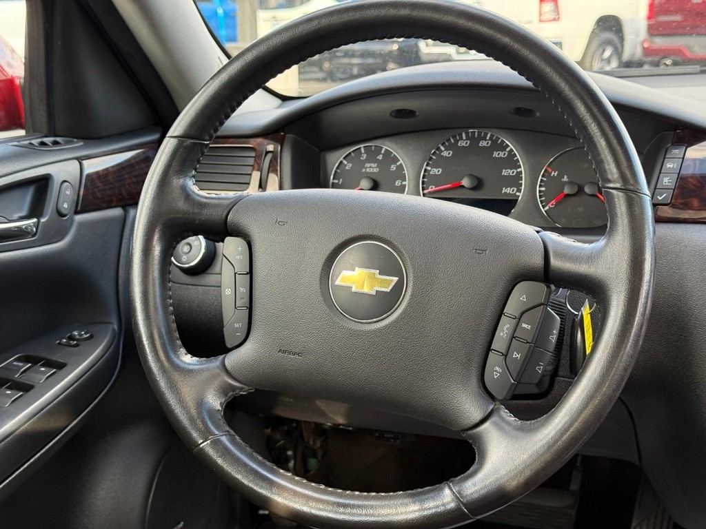 Chevrolet Impala Vehicle Full-screen Gallery Image 13