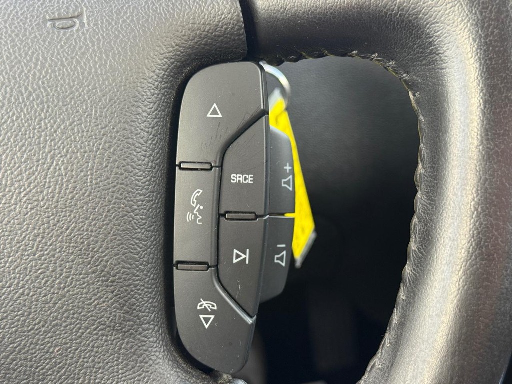 Chevrolet Impala Vehicle Full-screen Gallery Image 15