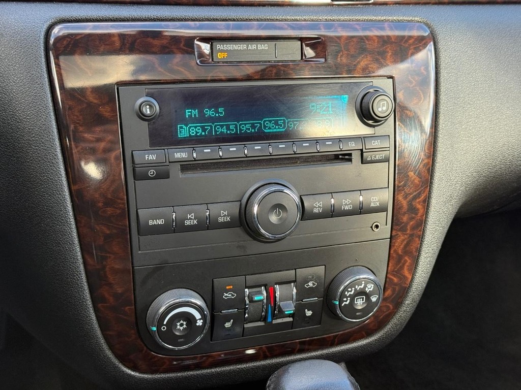 Chevrolet Impala Vehicle Full-screen Gallery Image 16