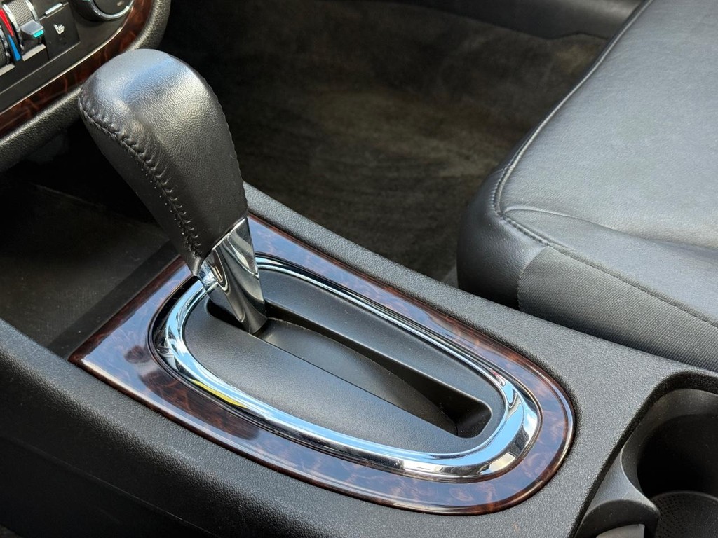 Chevrolet Impala Vehicle Full-screen Gallery Image 17