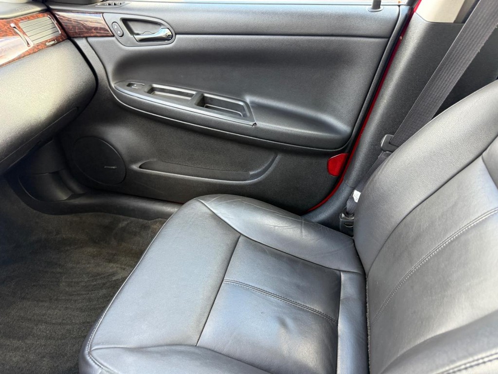 Chevrolet Impala Vehicle Full-screen Gallery Image 18