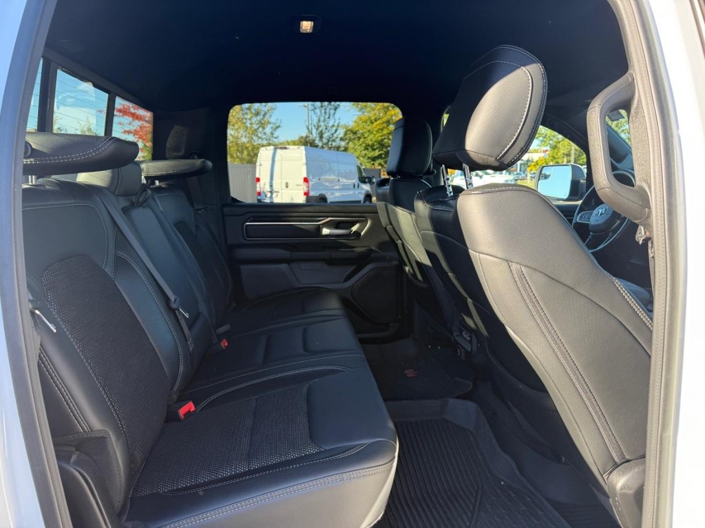 Ram 1500 Vehicle Full-screen Gallery Image 11