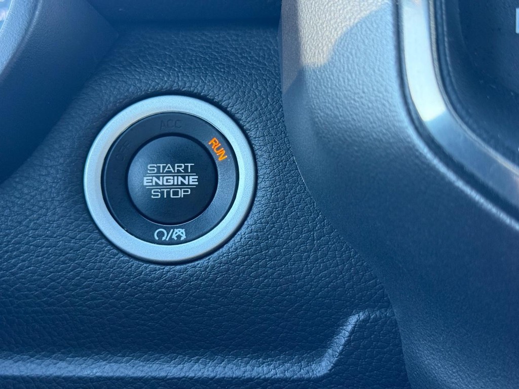 Ram 1500 Vehicle Full-screen Gallery Image 16