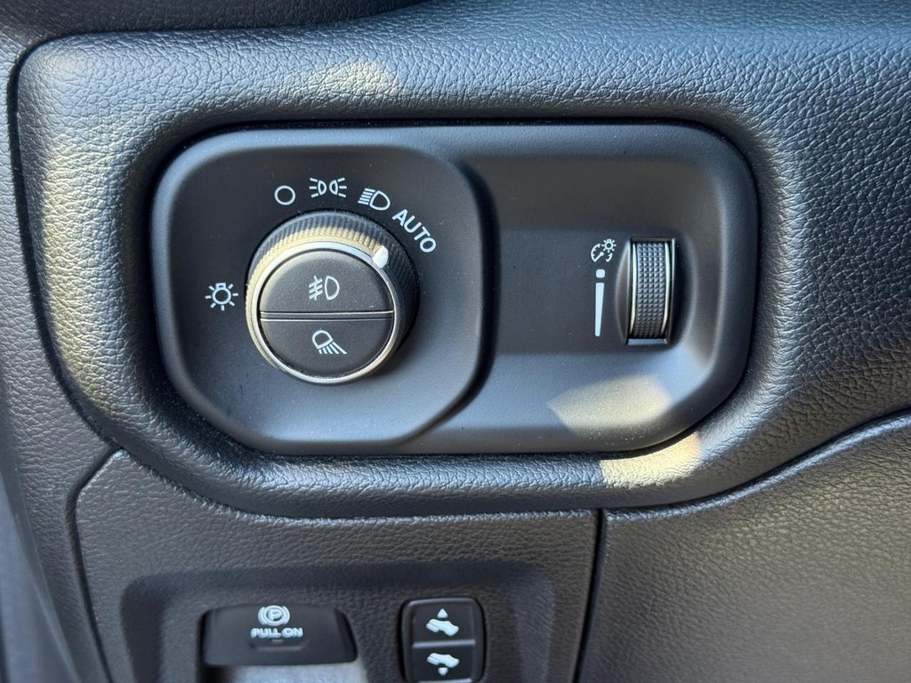 Ram 1500 Vehicle Full-screen Gallery Image 24