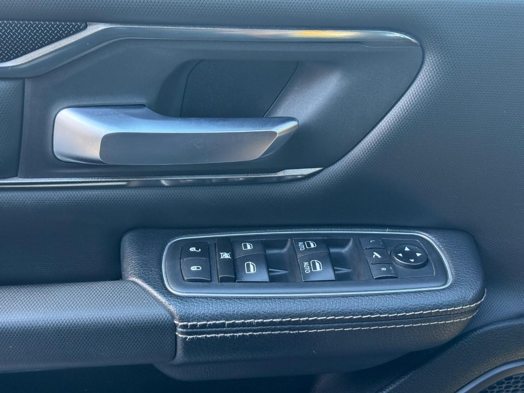 Ram 1500 Vehicle Full-screen Gallery Image 25