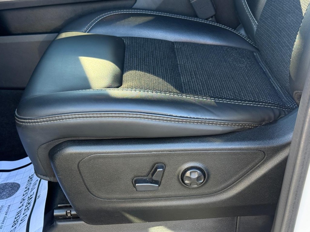 Ram 1500 Vehicle Full-screen Gallery Image 26