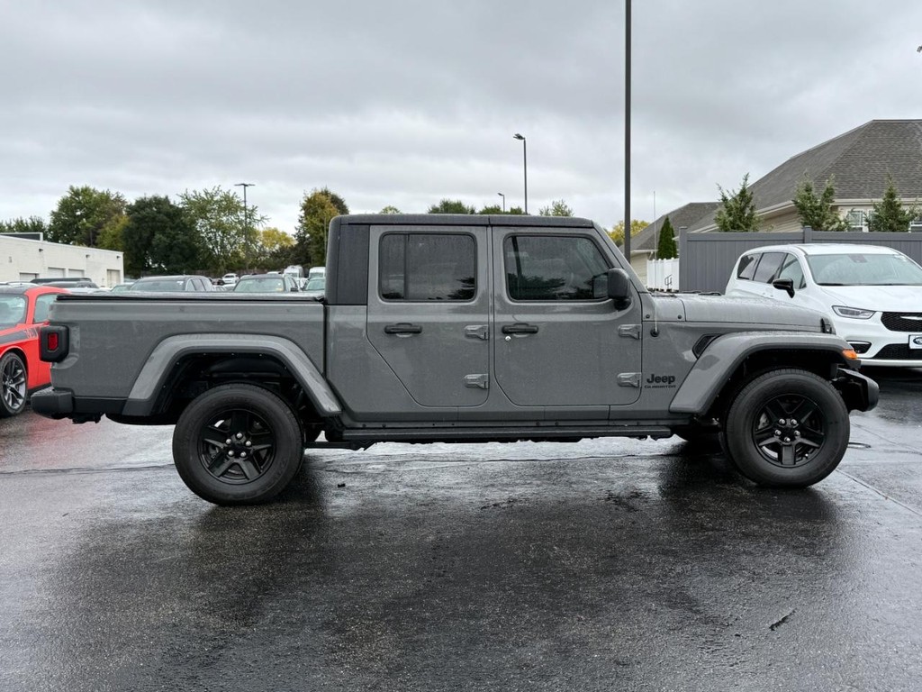 Jeep Gladiator Vehicle Full-screen Gallery Image 03