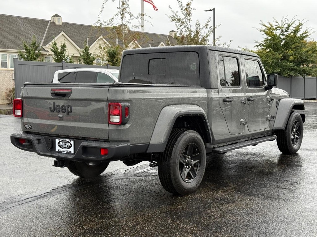 Jeep Gladiator Vehicle Full-screen Gallery Image 04