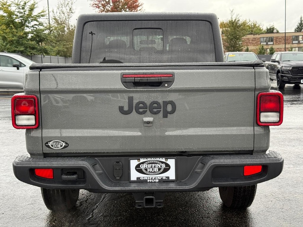 Jeep Gladiator Vehicle Full-screen Gallery Image 05