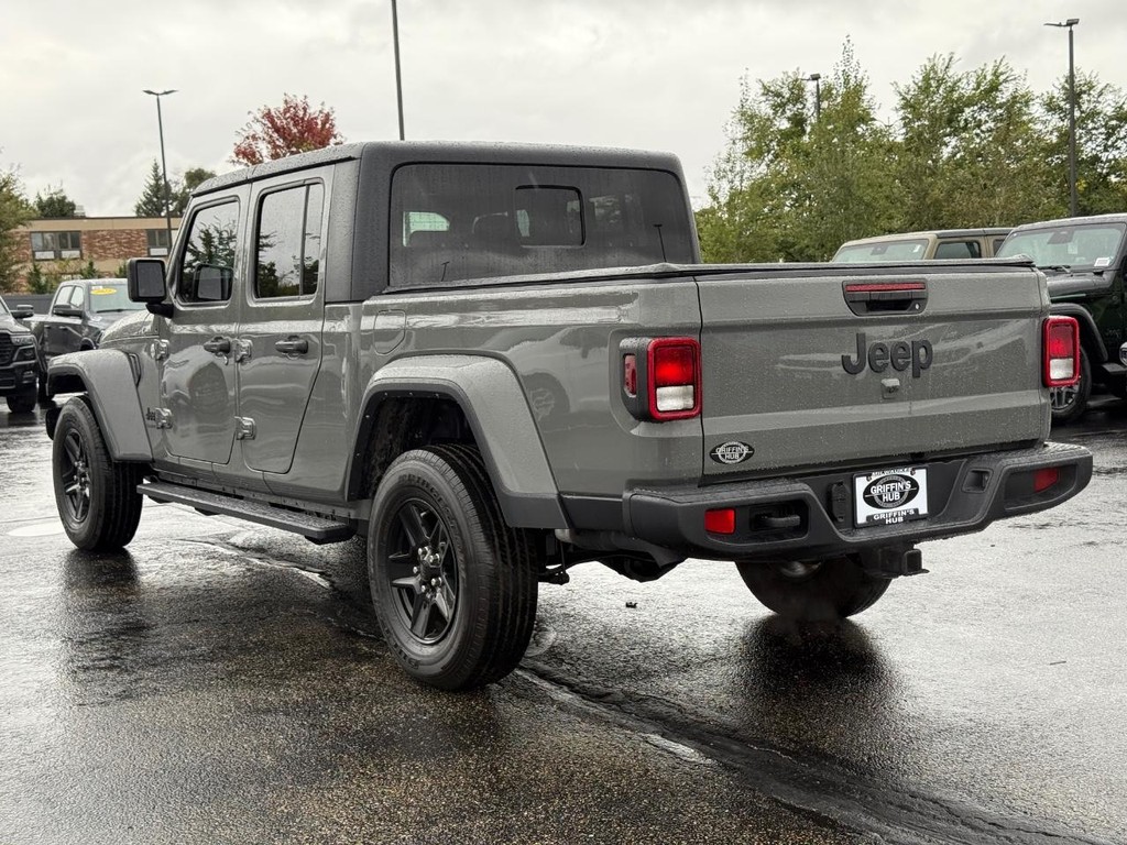 Jeep Gladiator Vehicle Full-screen Gallery Image 06