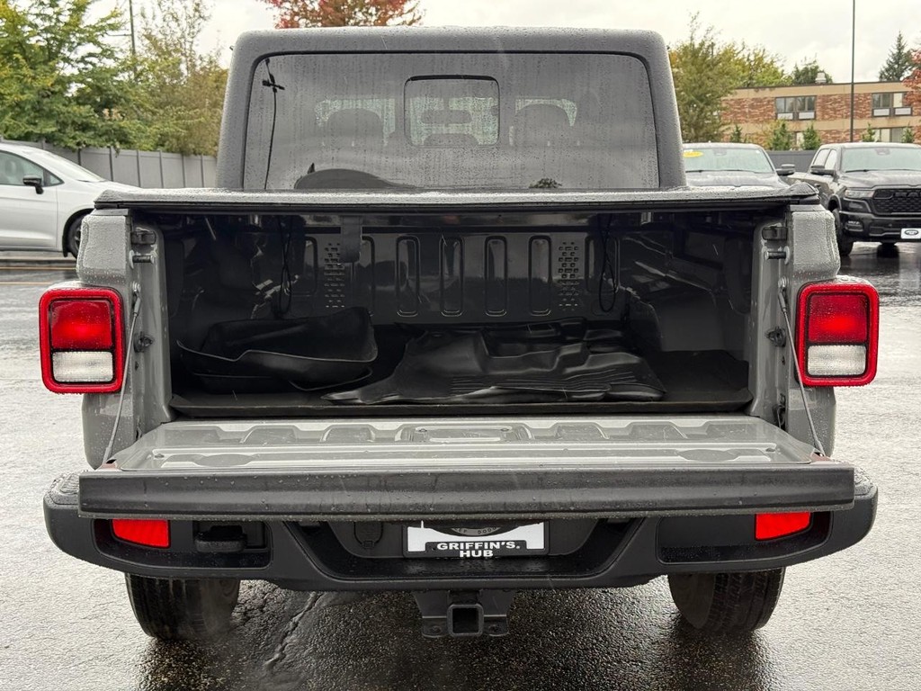 Jeep Gladiator Vehicle Full-screen Gallery Image 07