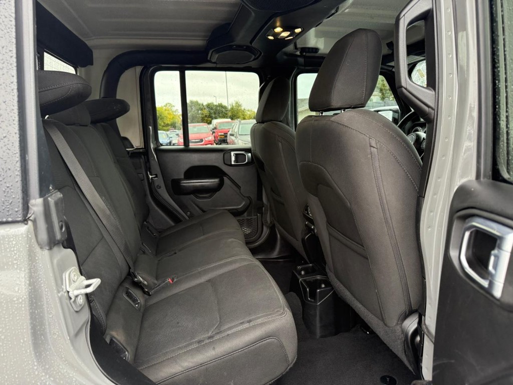 Jeep Gladiator Vehicle Full-screen Gallery Image 11