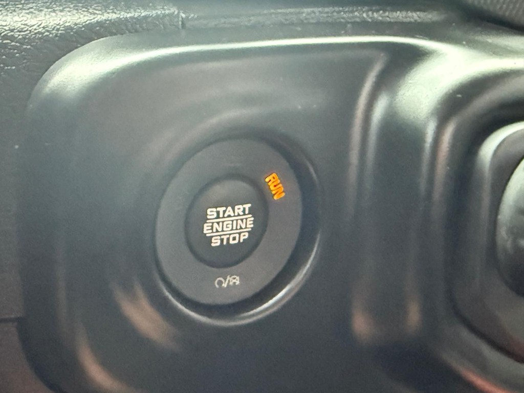 Jeep Gladiator Vehicle Full-screen Gallery Image 17