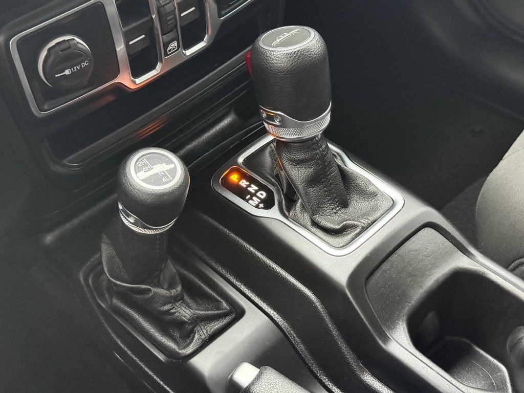 Jeep Gladiator Vehicle Full-screen Gallery Image 21