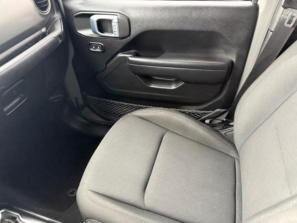 Jeep Gladiator Vehicle Full-screen Gallery Image 22