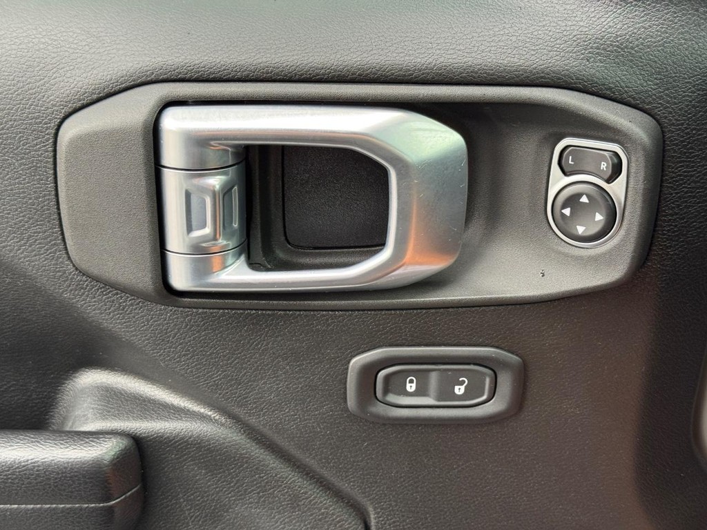 Jeep Gladiator Vehicle Full-screen Gallery Image 25