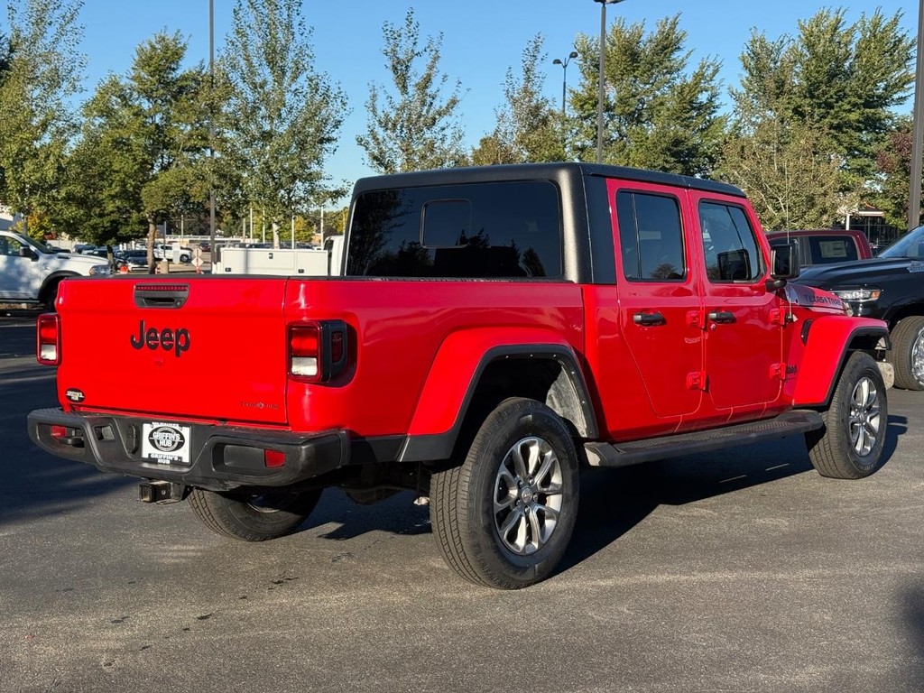Jeep Gladiator Vehicle Full-screen Gallery Image 04
