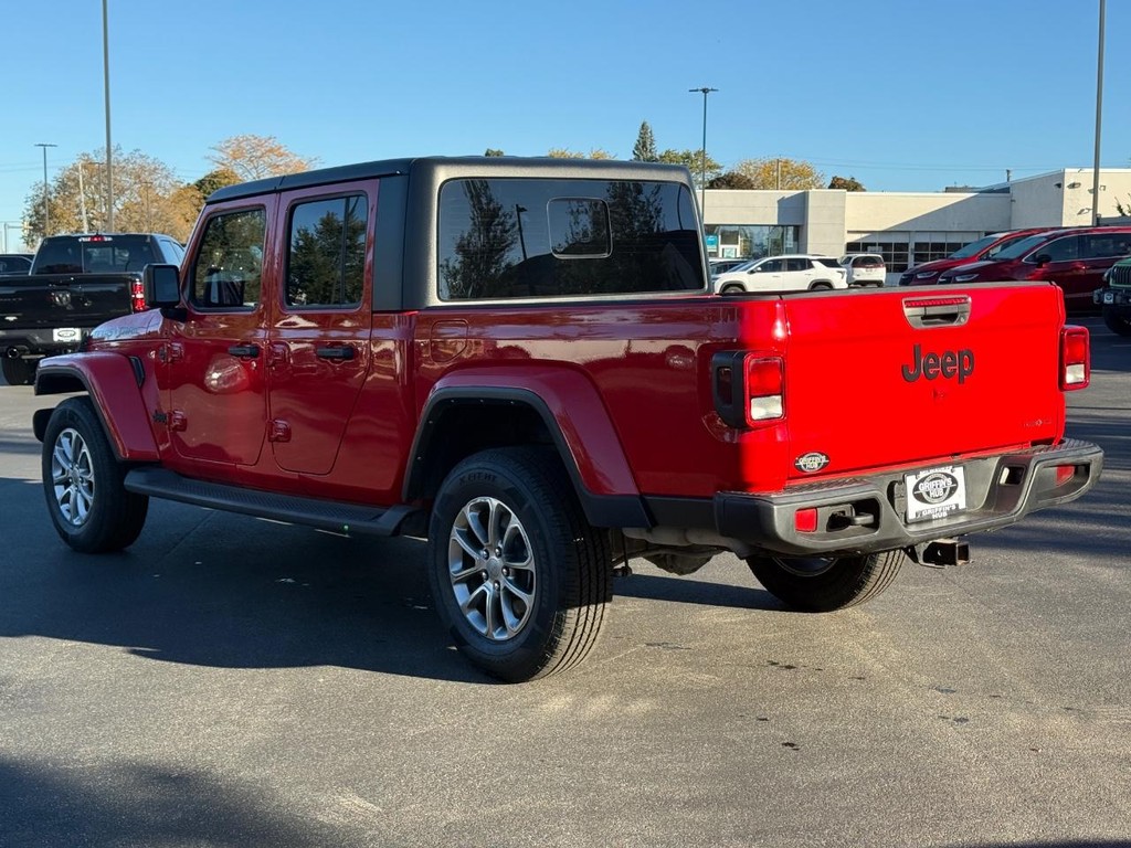 Jeep Gladiator Vehicle Full-screen Gallery Image 06