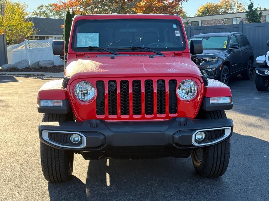 Jeep Gladiator Vehicle Full-screen Gallery Image 11