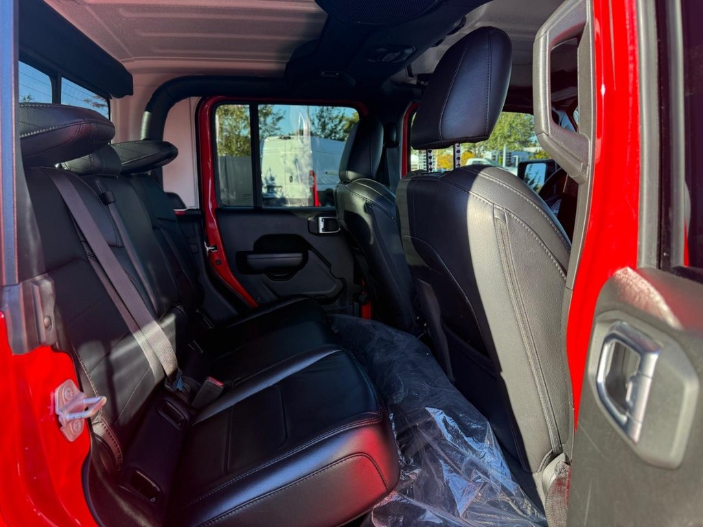 Jeep Gladiator Vehicle Full-screen Gallery Image 12