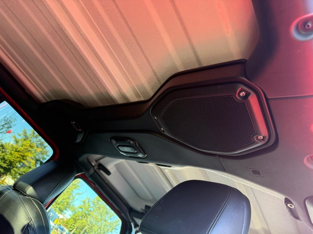 Jeep Gladiator Vehicle Full-screen Gallery Image 13