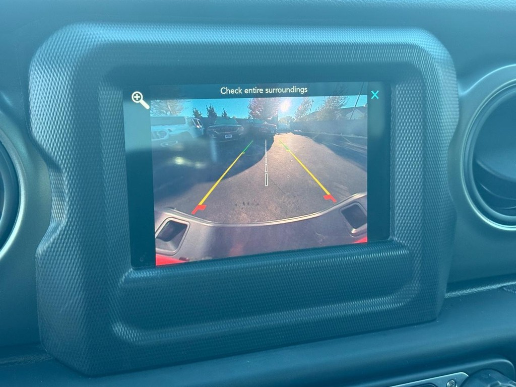 Jeep Gladiator Vehicle Full-screen Gallery Image 20