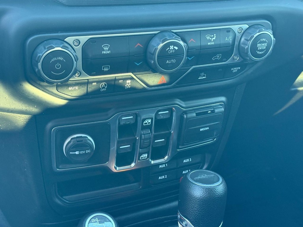 Jeep Gladiator Vehicle Full-screen Gallery Image 21