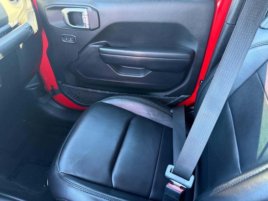 Jeep Gladiator Vehicle Full-screen Gallery Image 23