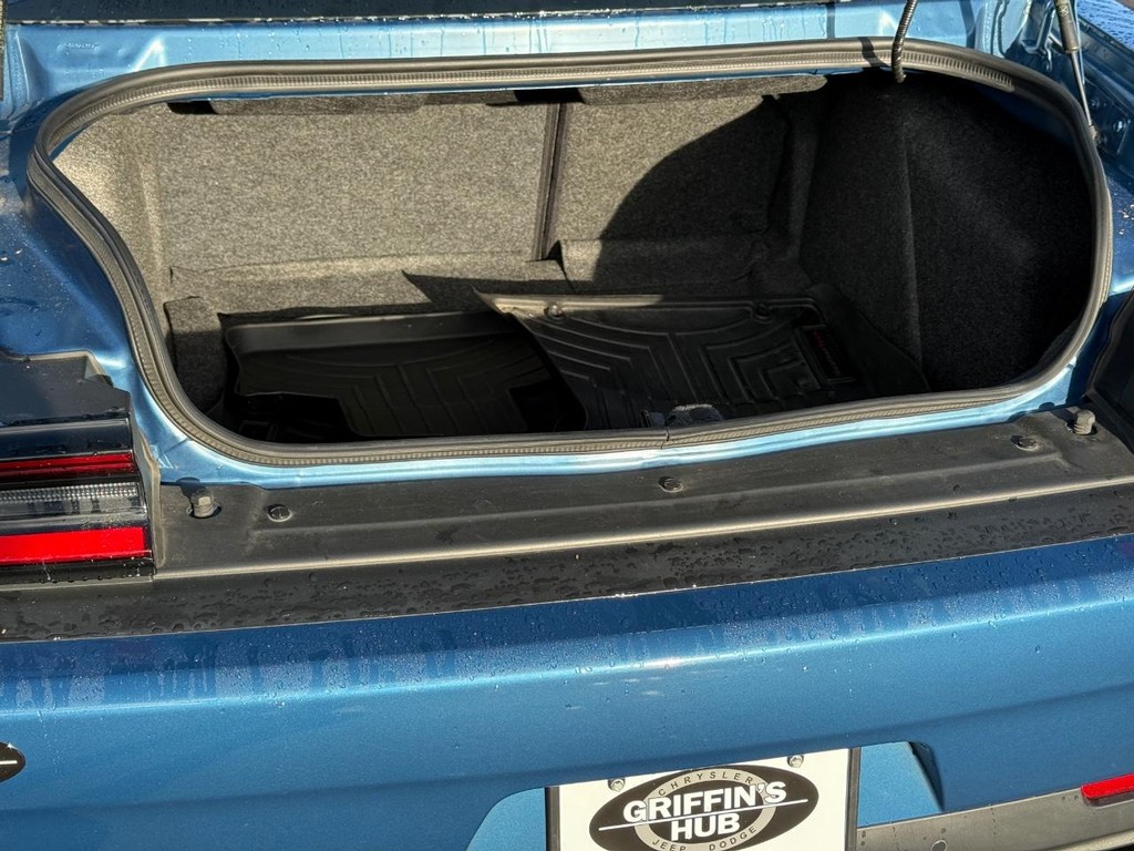 Dodge Challenger Vehicle Full-screen Gallery Image 07