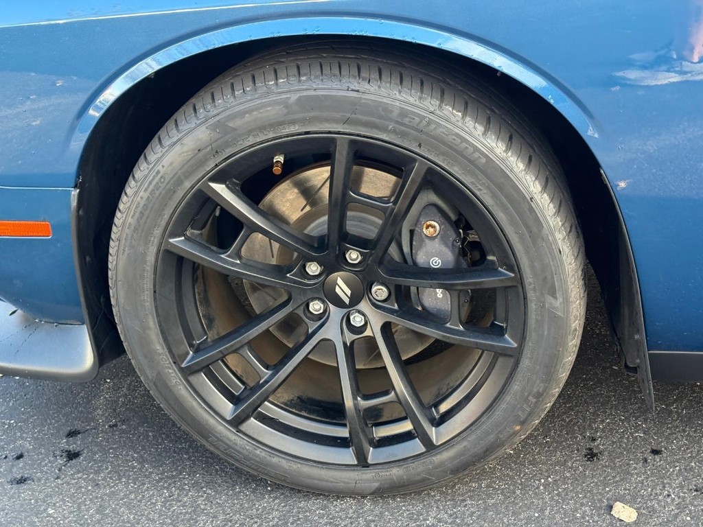 Dodge Challenger Vehicle Full-screen Gallery Image 08