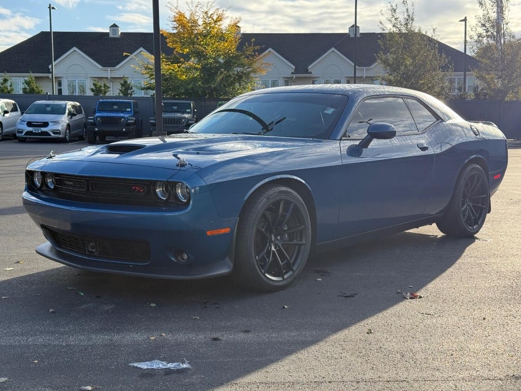 Dodge Challenger Vehicle Full-screen Gallery Image 09