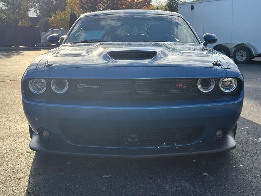 Dodge Challenger Vehicle Full-screen Gallery Image 10