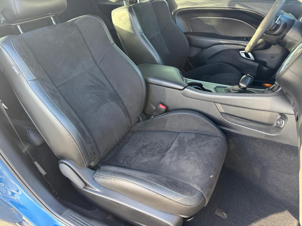 Dodge Challenger Vehicle Full-screen Gallery Image 12